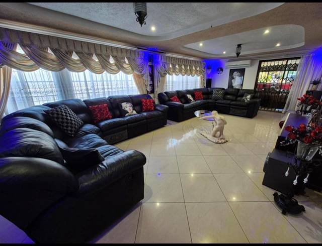 5 BEDROOM HOUSE FOR SALE IN THE HILL